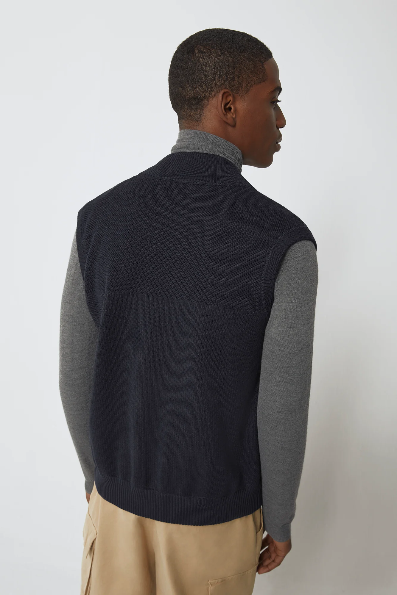 HyBridge Knit Vest - Image 9