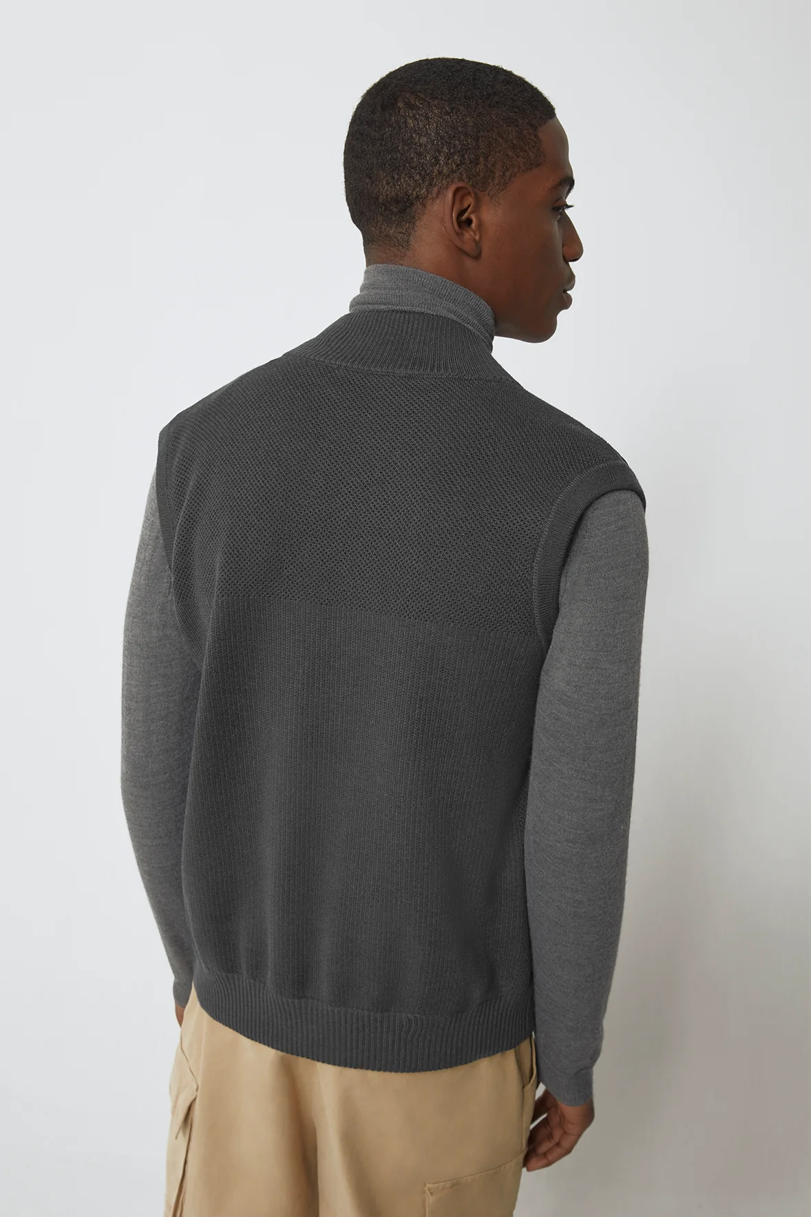HyBridge Knit Vest Black Label - Image 6