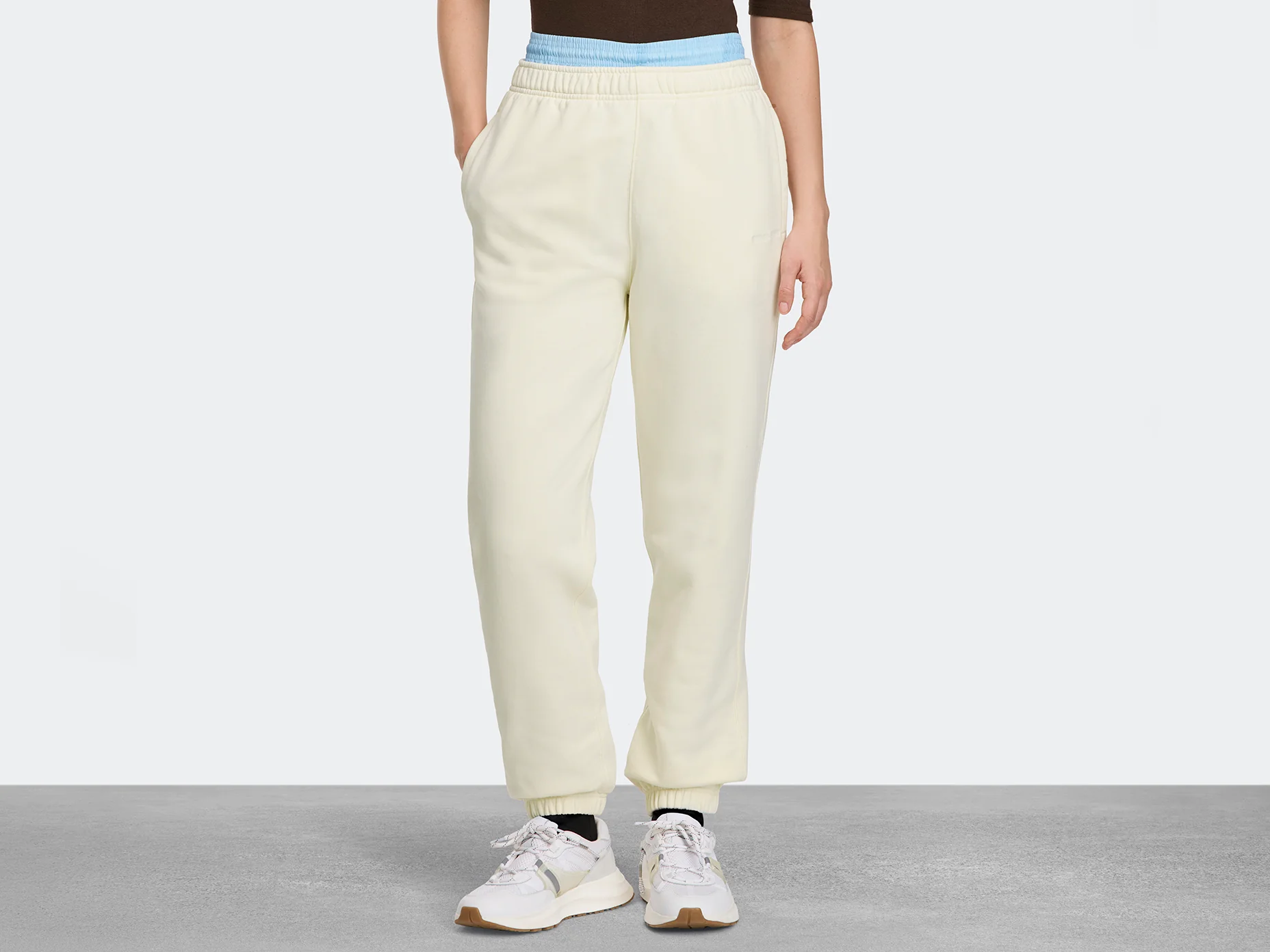Wander Jogger Embroidered - Image 5
